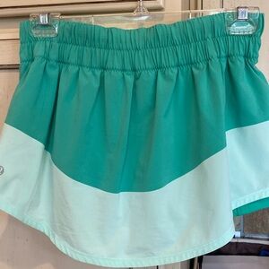 Lululemon Running Skirt/Skort. SIZE 6 green